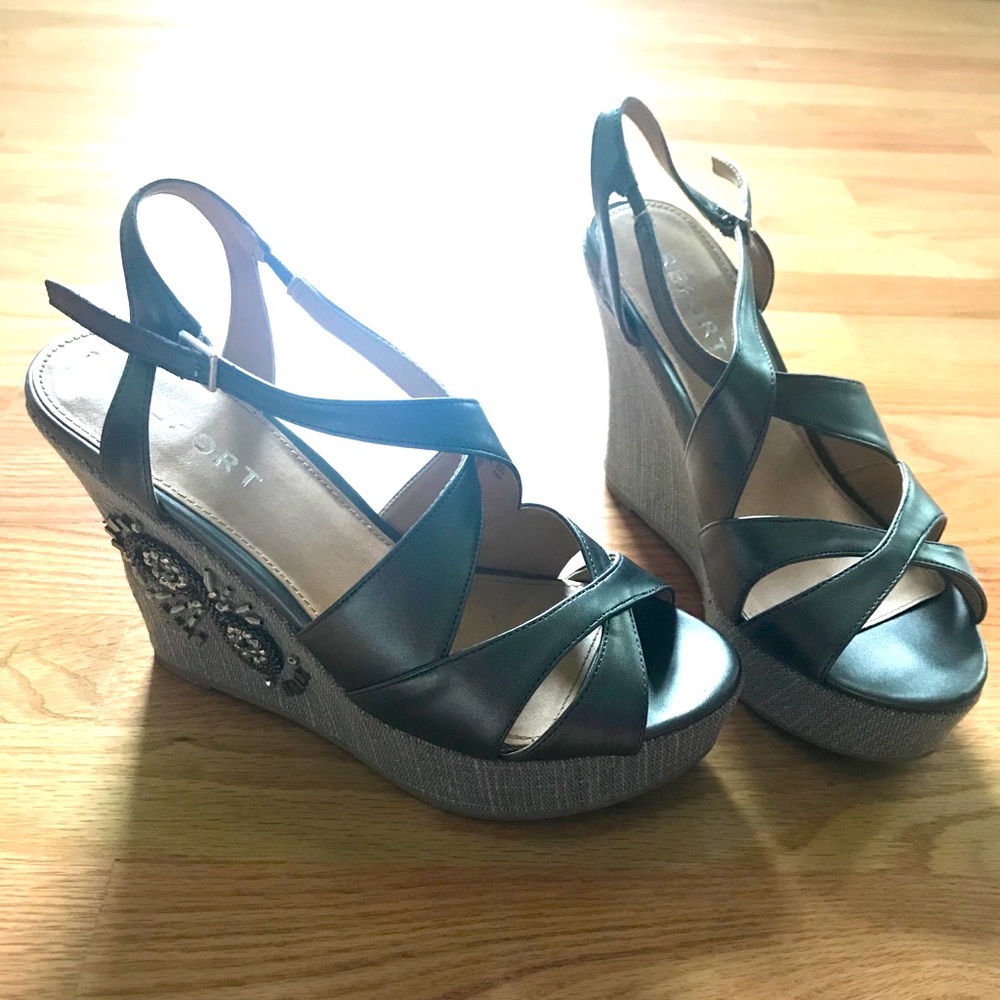 Buckle Wedges